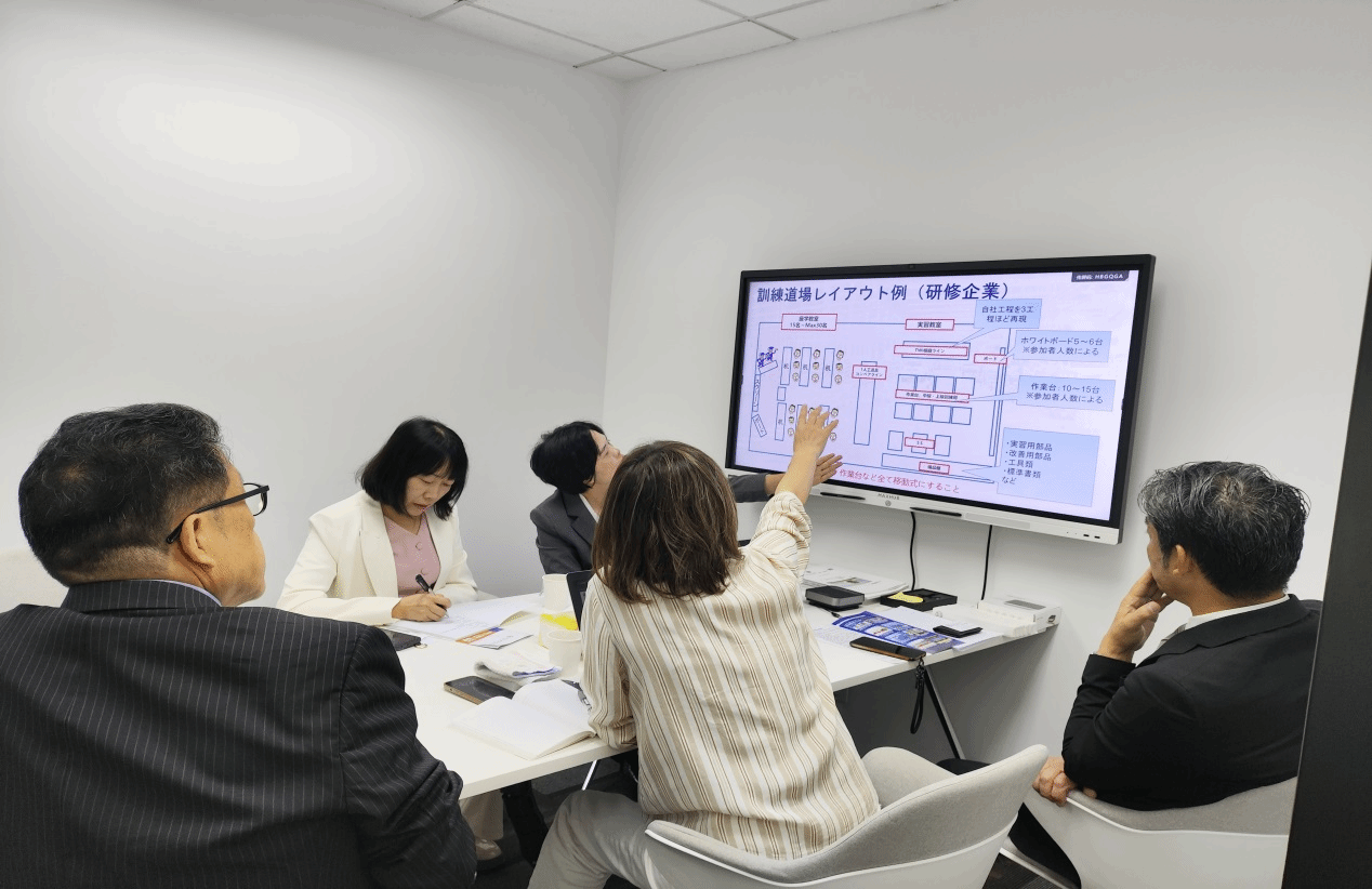 東方語言學院院長程良率隊赴上海訪企拓崗與考察交流，深化產學研合作，賦能網絡技術服務人才培養